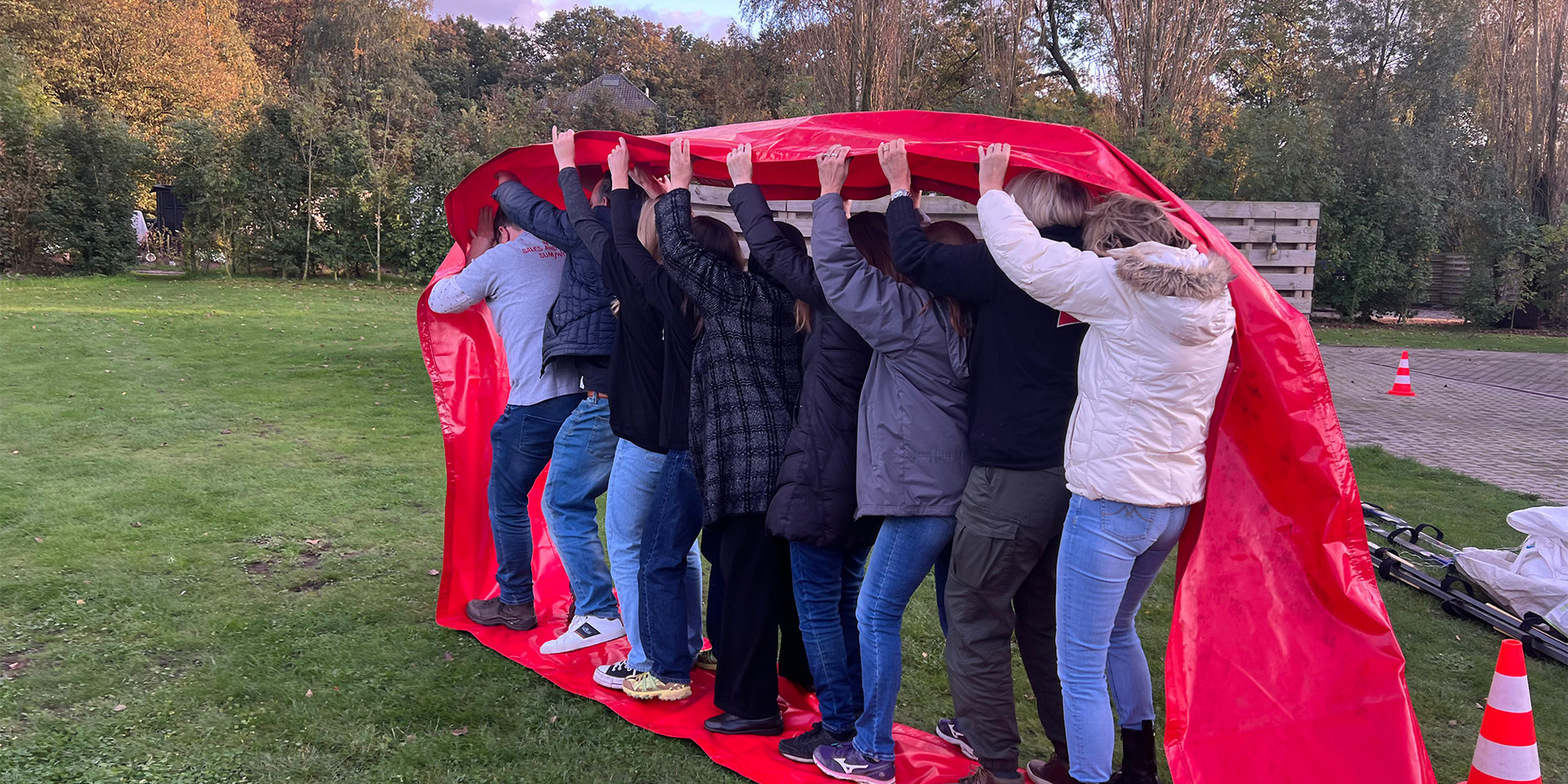 Les Autres (Outdoor)